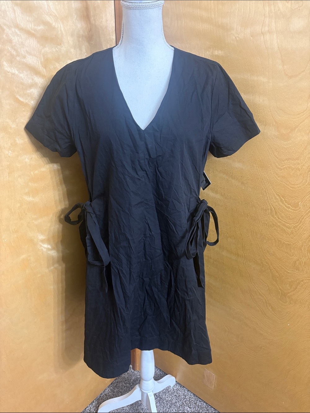 NWT Halogen Black Short Sleeve V-Neck Front Tie Sides Dress Size M